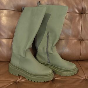 Cool Planet by Steve Madden Magicc lug sole rain boots in olive green sz 8